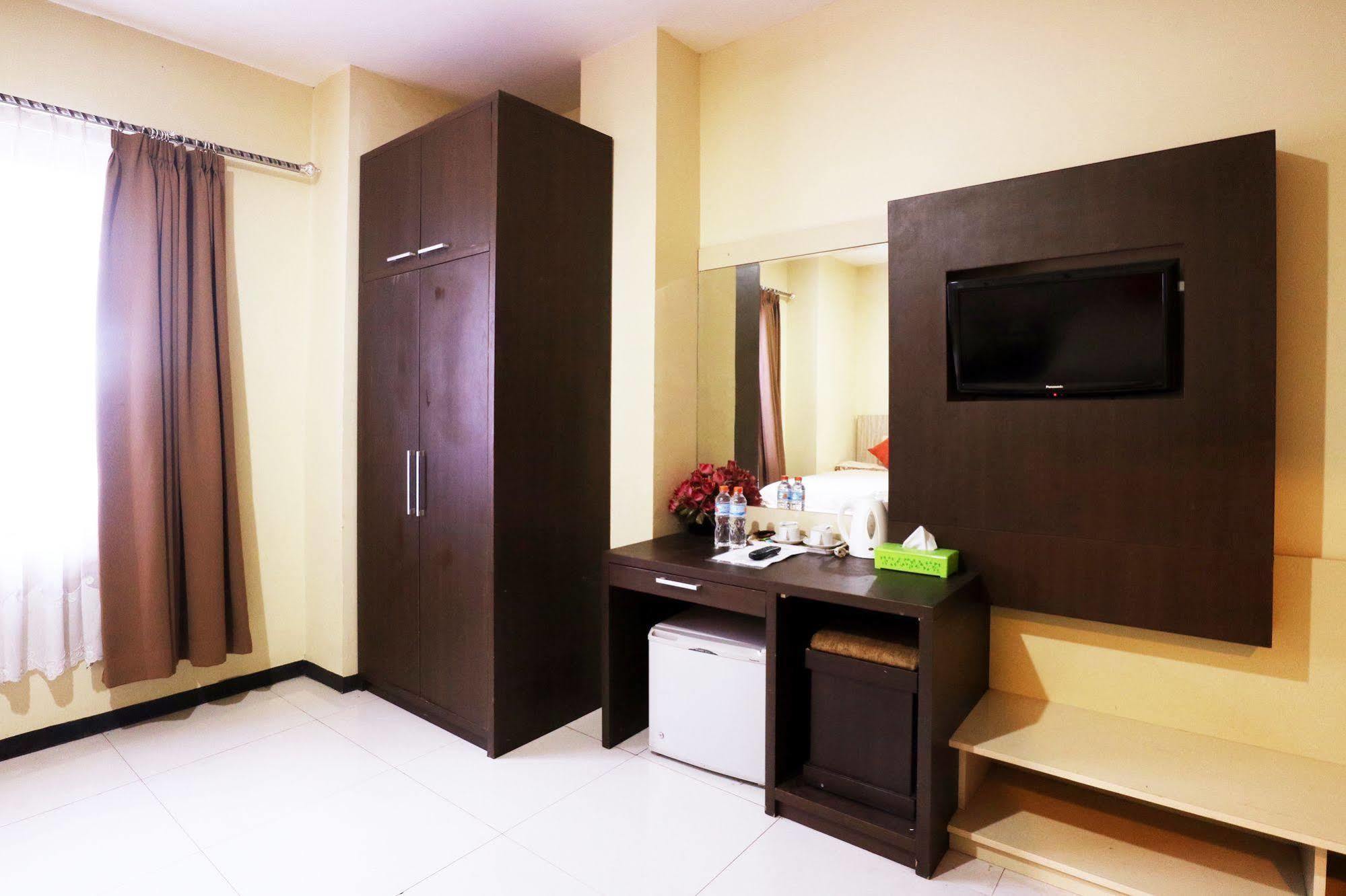 Agraha Andalas Hotel Makassar Kültér fotó