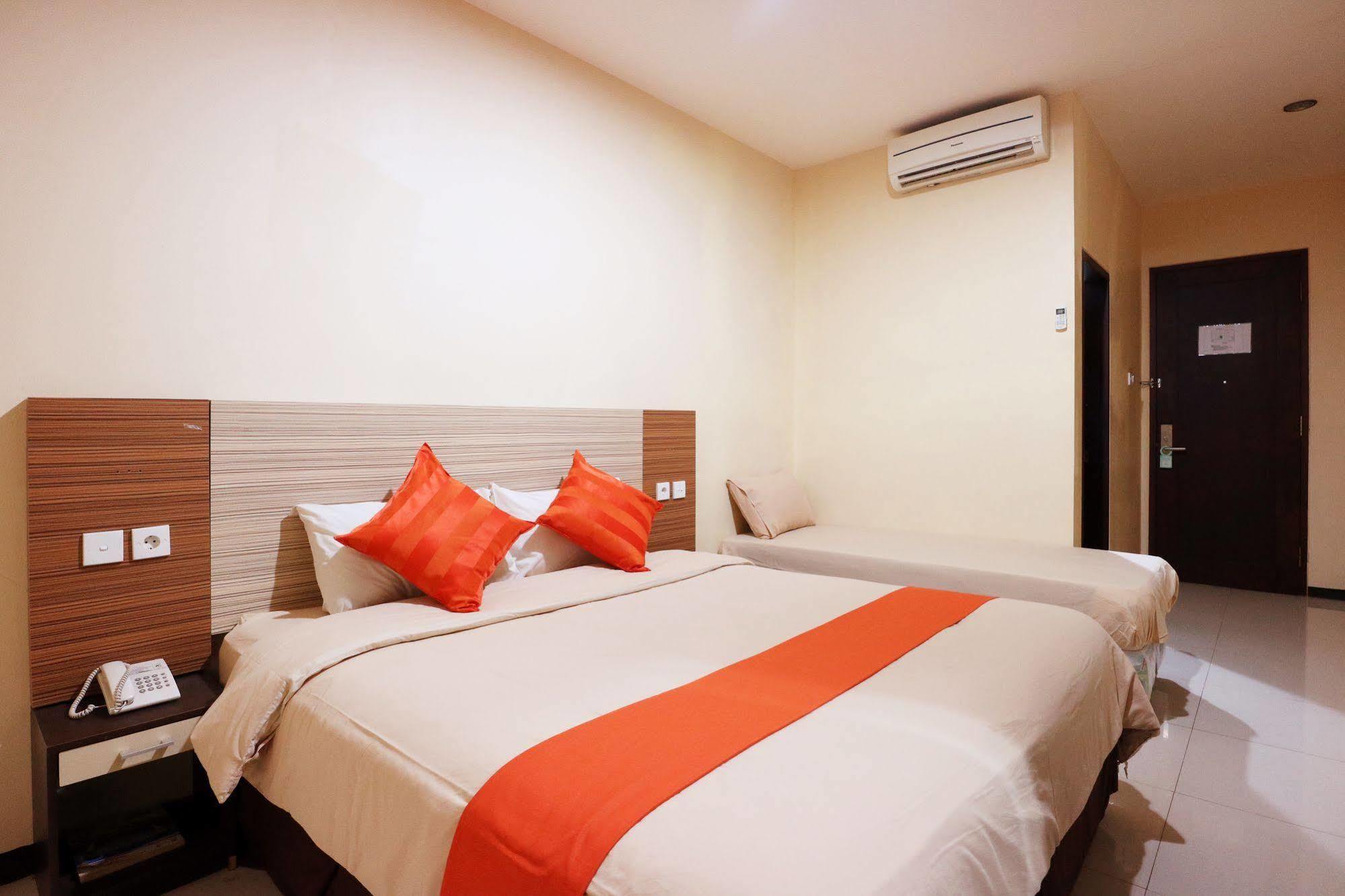Agraha Andalas Hotel Makassar Kültér fotó