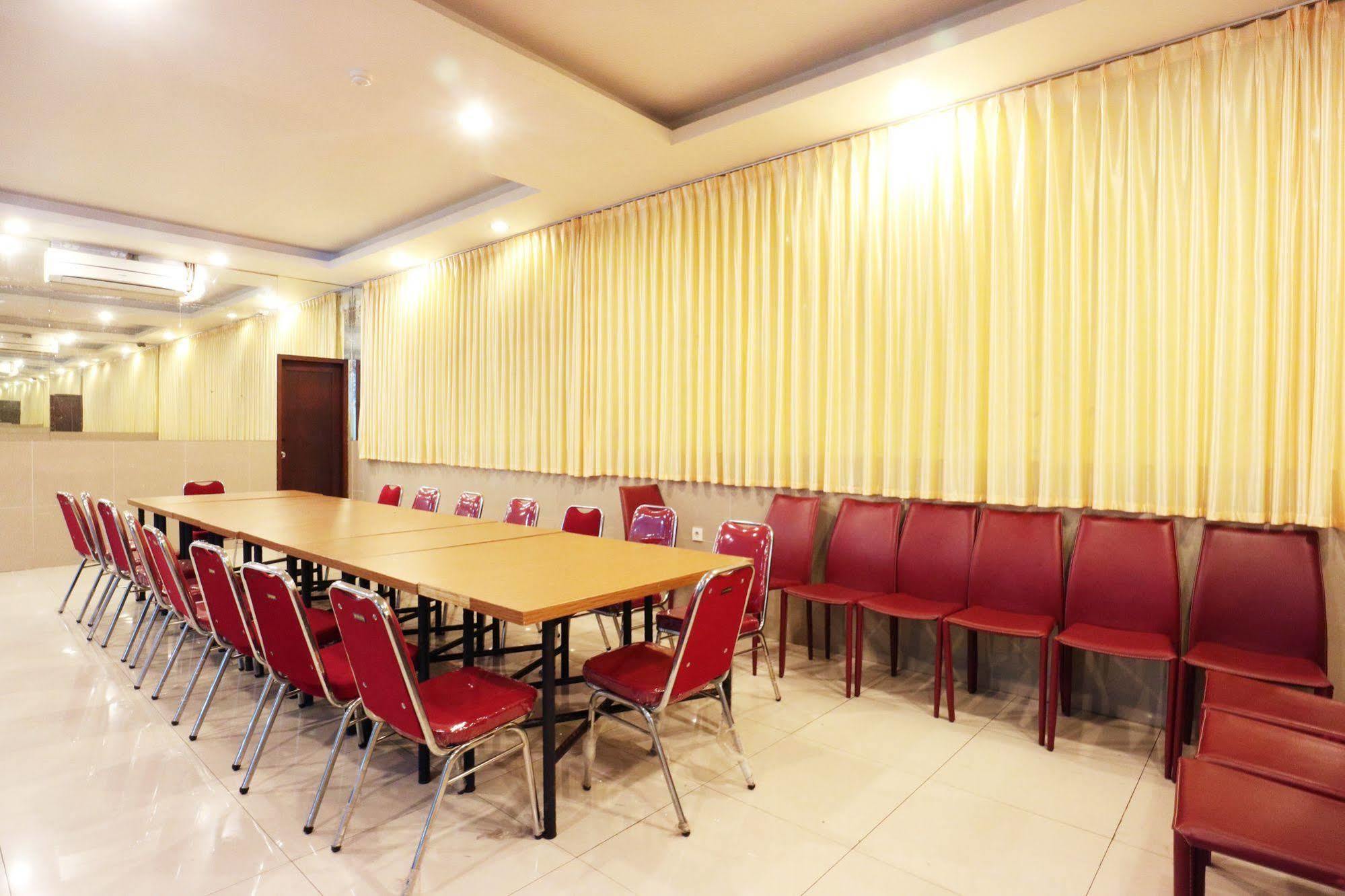 Agraha Andalas Hotel Makassar Kültér fotó