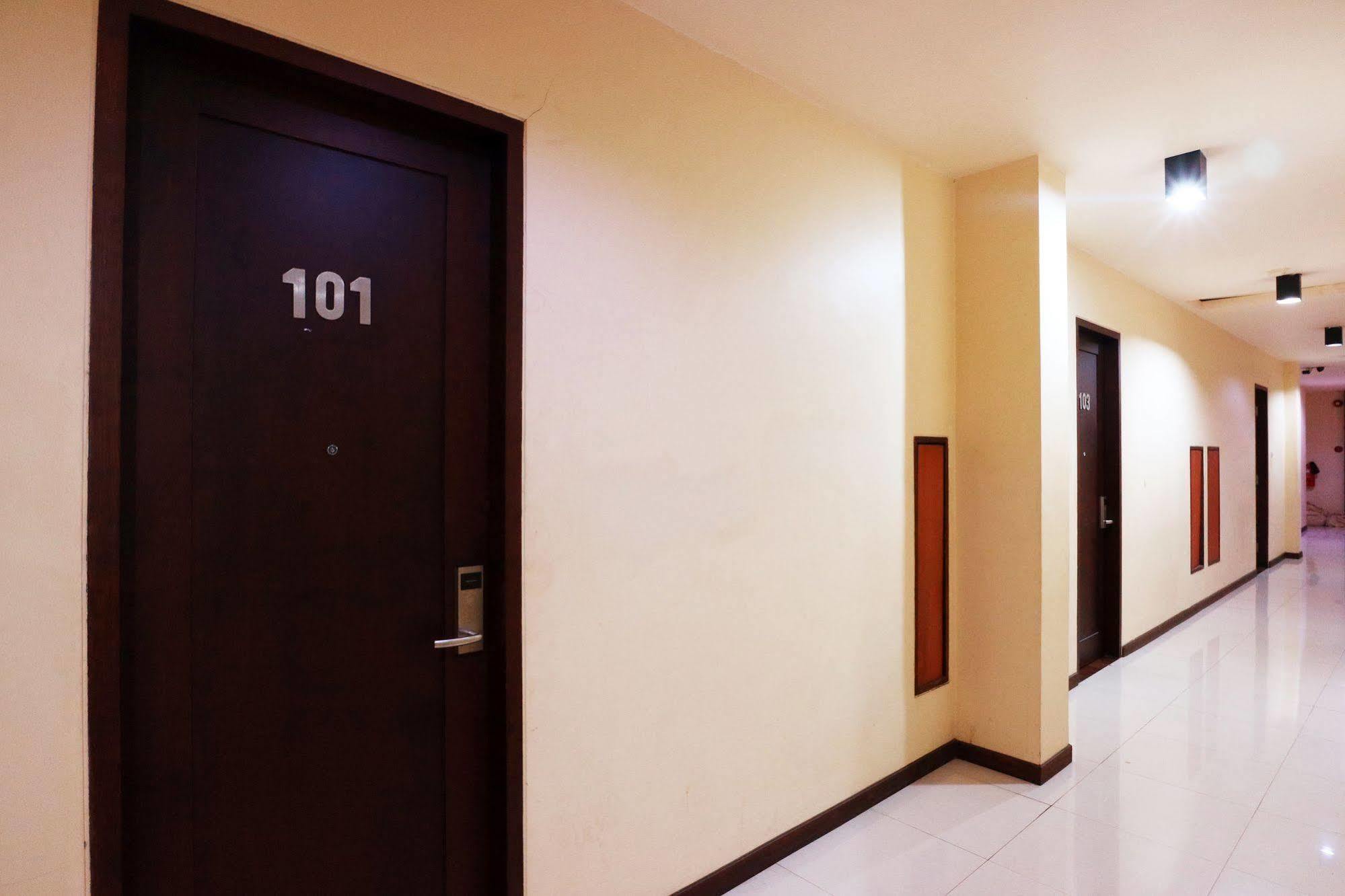 Agraha Andalas Hotel Makassar Kültér fotó